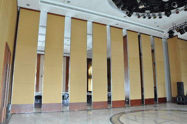 ห้องจัดเลี้ยงหลายสีฮอลล์กำแพงแบบเคลื่อนย้ายได้ผนังสามารถใช้งานได้กับพื้นเพดาน