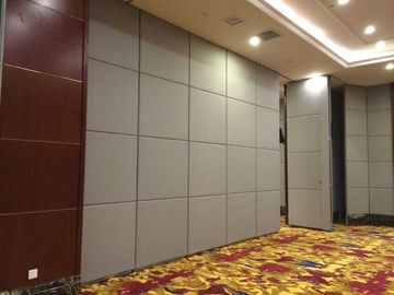 กำแพงกั้นแบบ Multi Color Acoustic Movable สำหรับห้องประชุมขนาด 4 เมตร