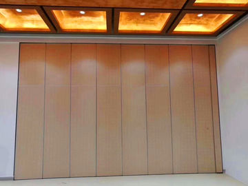 ชั้นพาณิชย์หลายสีให้กับผนังห้องพ่นไม้ MDF Board + วัสดุอลูมิเนียม