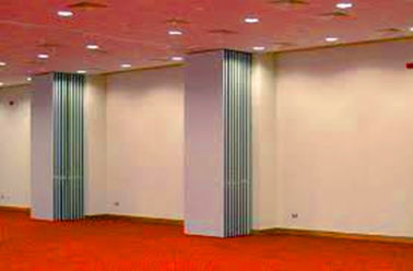 วัสดุตกแต่งผนังเลื่อนที่สามารถเคลื่อนย้ายได้สำหรับห้องประชุม Top Hanging System