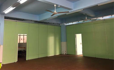 โคมแขวนเพดานแบบหลายสีแผ่นผนังกั้นสำหรับห้องฝึกอบรม