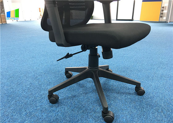 เก้าอี้ผู้บริหารด้านหลังสูงปรับหมุนได้เก้าอี้ตาข่ายสำนักงานสีดำเหมาะกับการทำงาน