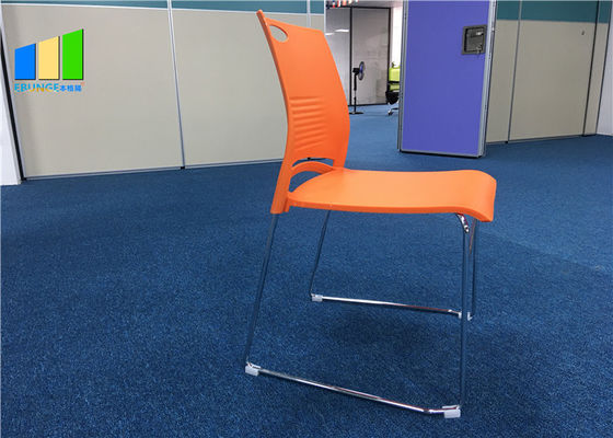 เก้าอี้ผู้เยี่ยมชมสำนักงานพลาสติกโพลีโพรพีลีนเก้าอี้ฝึกอบรมแบบวางซ้อนกันได้