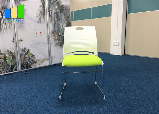 เฟอร์นิเจอร์สำนักงานโต๊ะเวิร์คสเตชั่นดีไซน์ทันสมัยเด็กเรียนผ้าเก้าอี้สำนักงานพลาสติกวางซ้อนกันได้