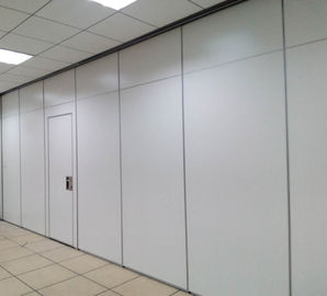 กำแพงกั้นแบบผนังอะคูสติกสีขาวสำหรับห้องประชุม / เครื่องแบ่งกำแพงเสียงแบบเคลื่อนย้ายได้
